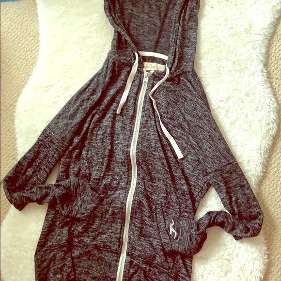 Hollister Grey Sweater☘️🌷 - Picture 1 of 2